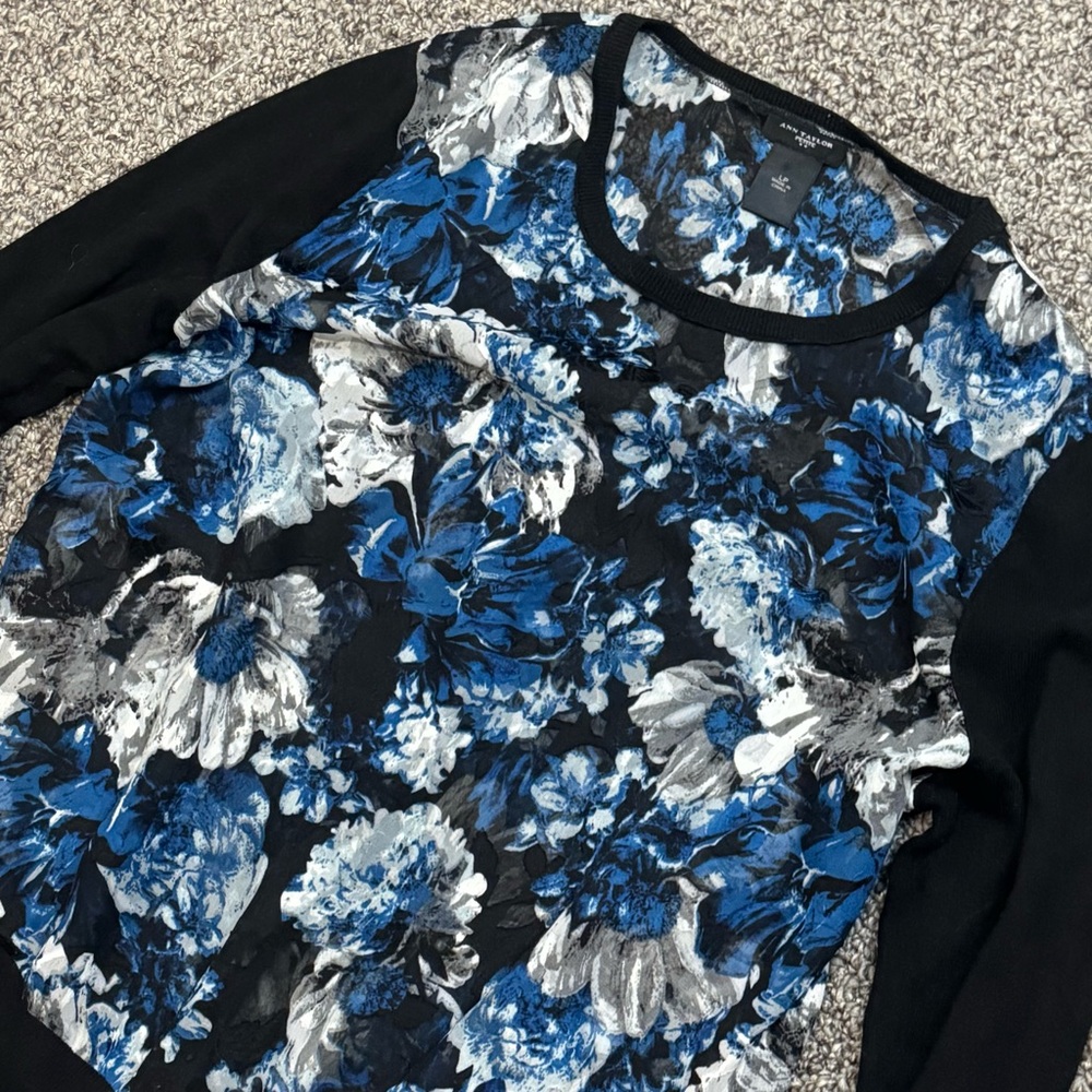 Ann Taylor Black and Blue Floral Sweater - Picture 4 of 8